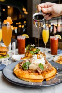 Brunch,Spread,In,Restaurant,With,Bloody,Mary,And,Mimosa